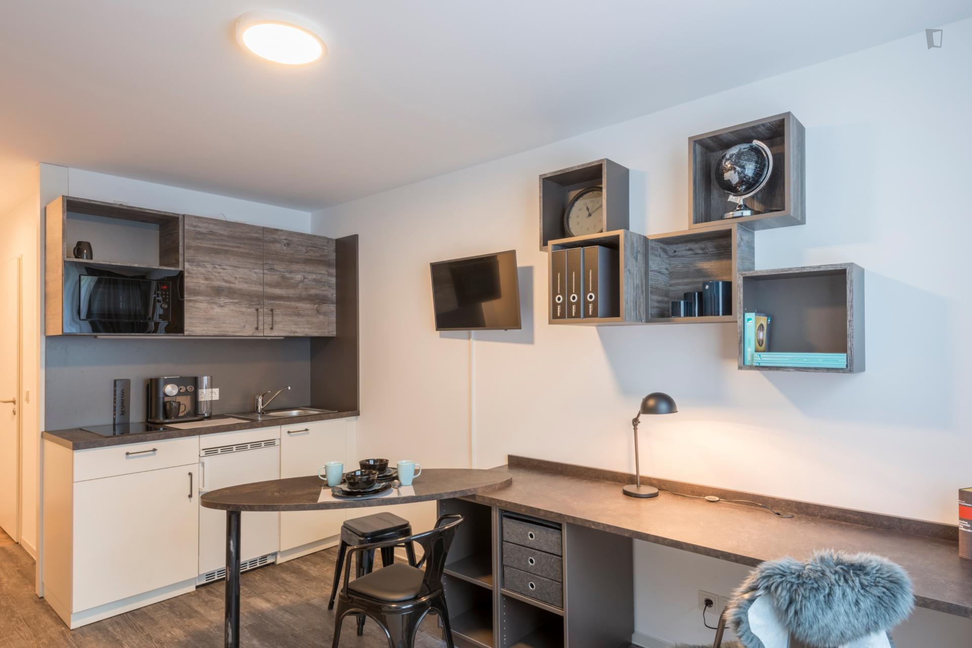 Alfred - Modern studio in Berlin - Desk