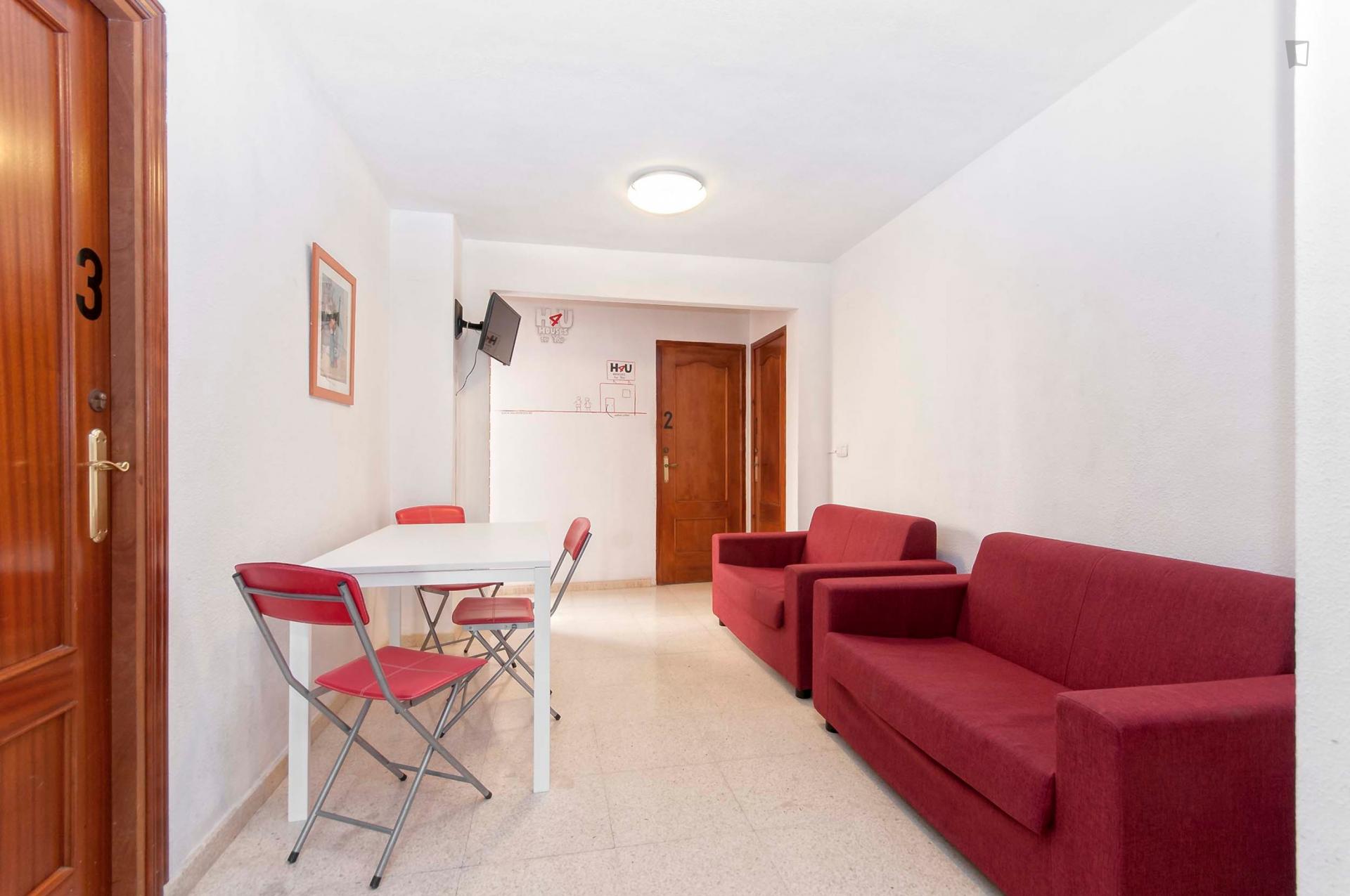Bergez - Welcoming single bedroom Alicante - Table