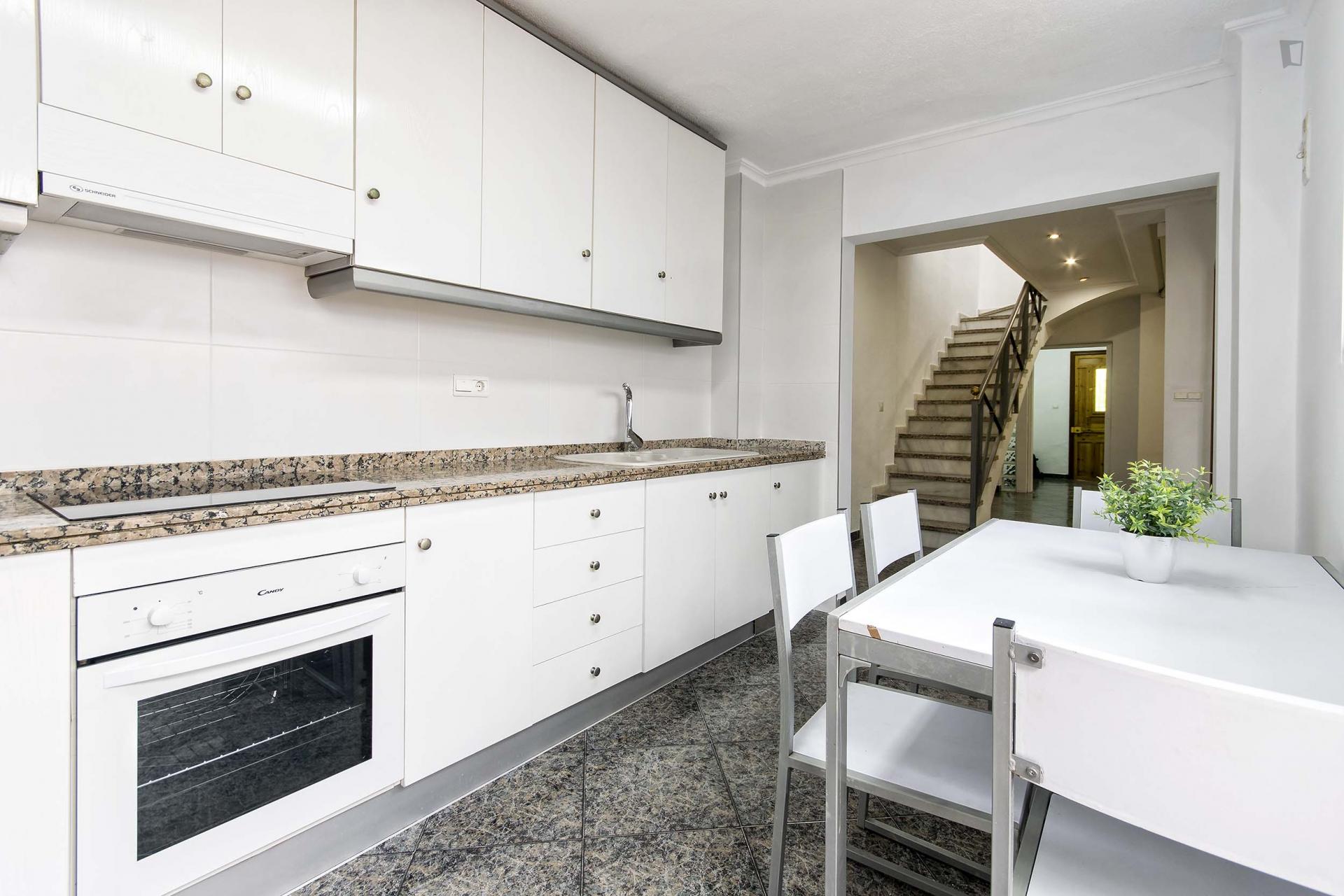Muchavista - Double bedroom in Alicante - Kitchen