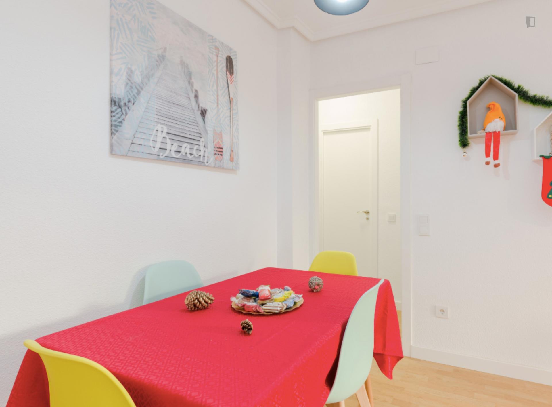 Universitat - Nice apartment in Alicante - Dining table