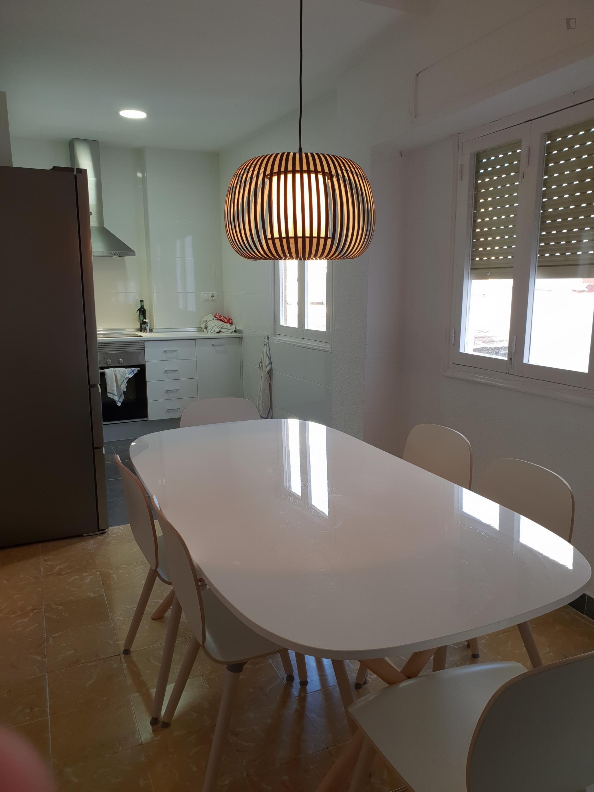Miro - Charming 2-bedroom flat in Alicante - Dinning table