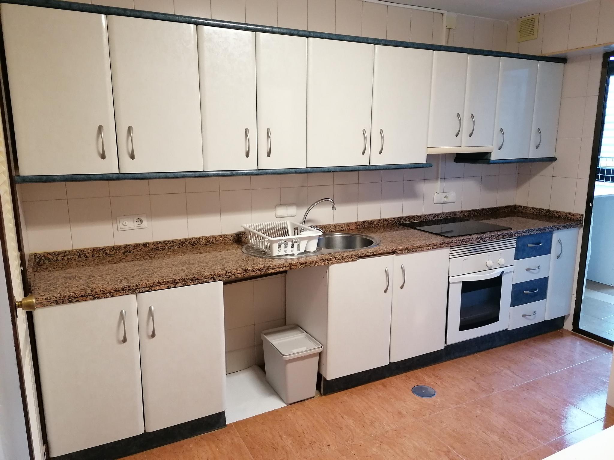 Avenida - Bedroom for rent in Málaga - Kitchen