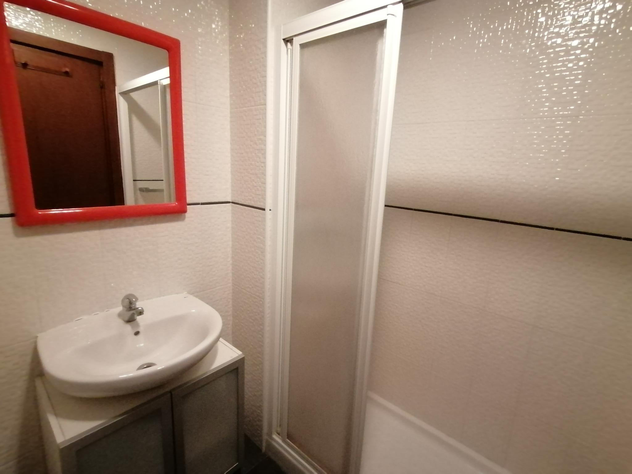 Avenida - Bedroom for rent in Málaga - Bathroom