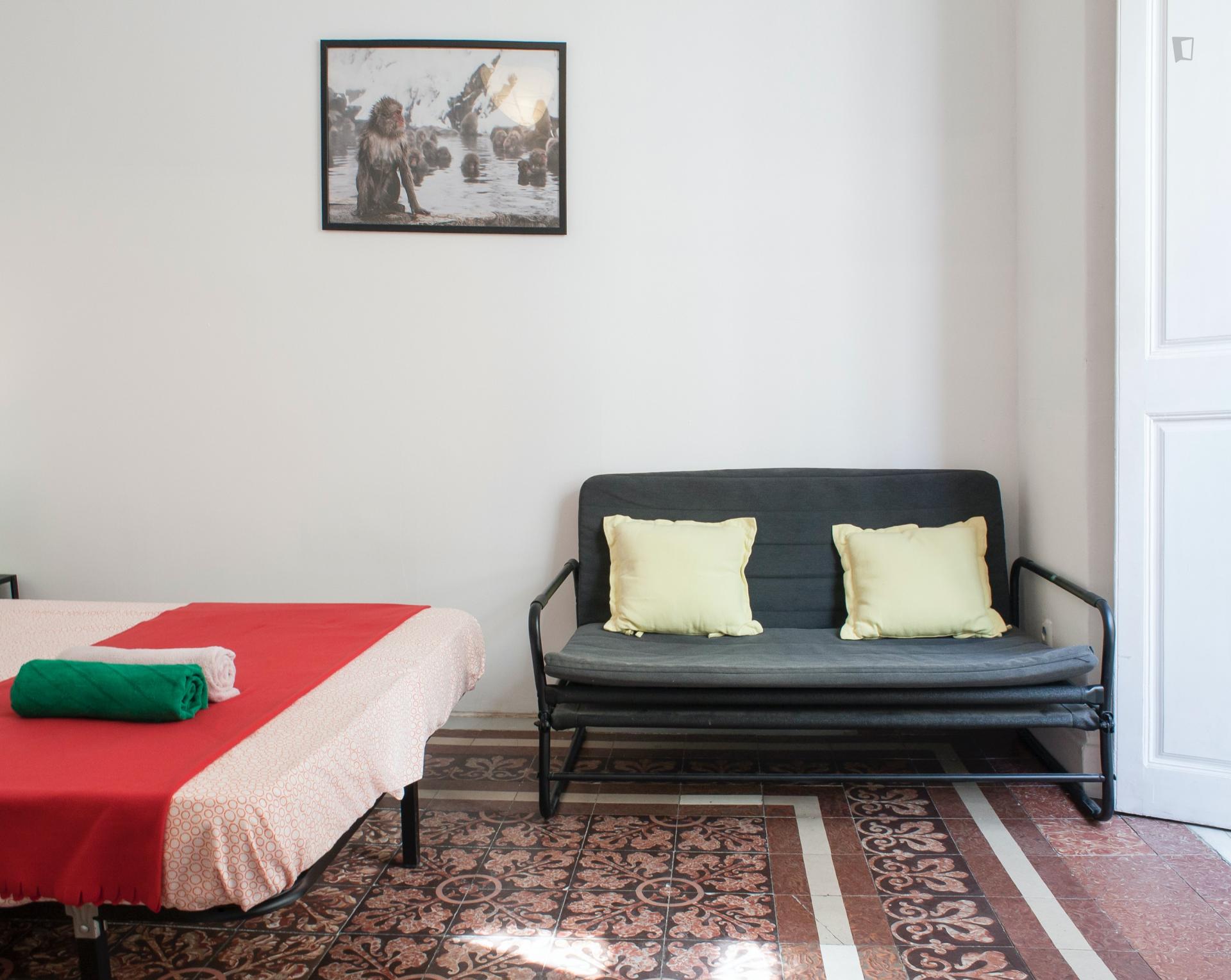 Comedias- Spacious Room for Expat in Malaga - Bedroom