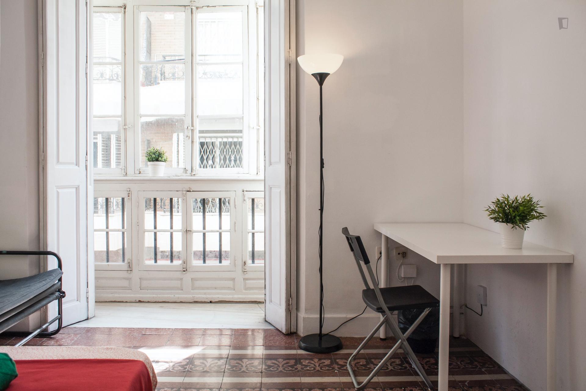 Comedias- Spacious Room for Expat in Malaga - Bedroom