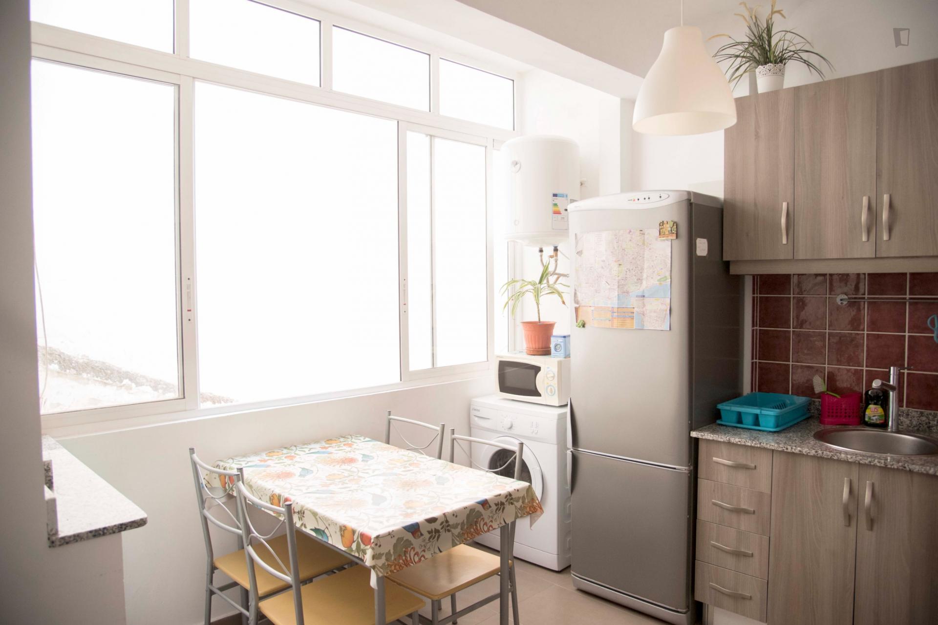 Plaza -2 Bedroom apartment in Alicante - Kitchen