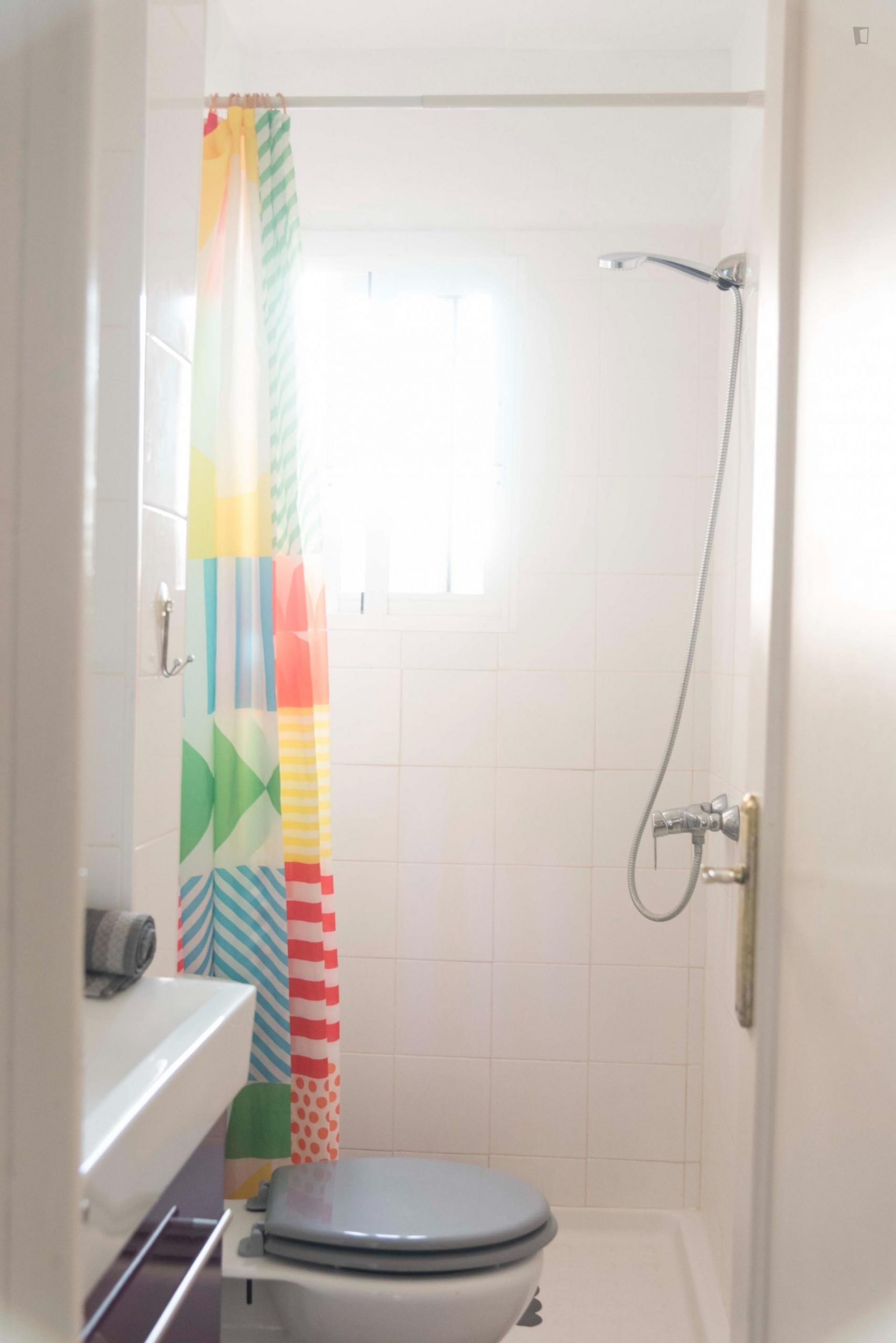 Plaza -2 Bedroom apartment in Alicante - Bathroom