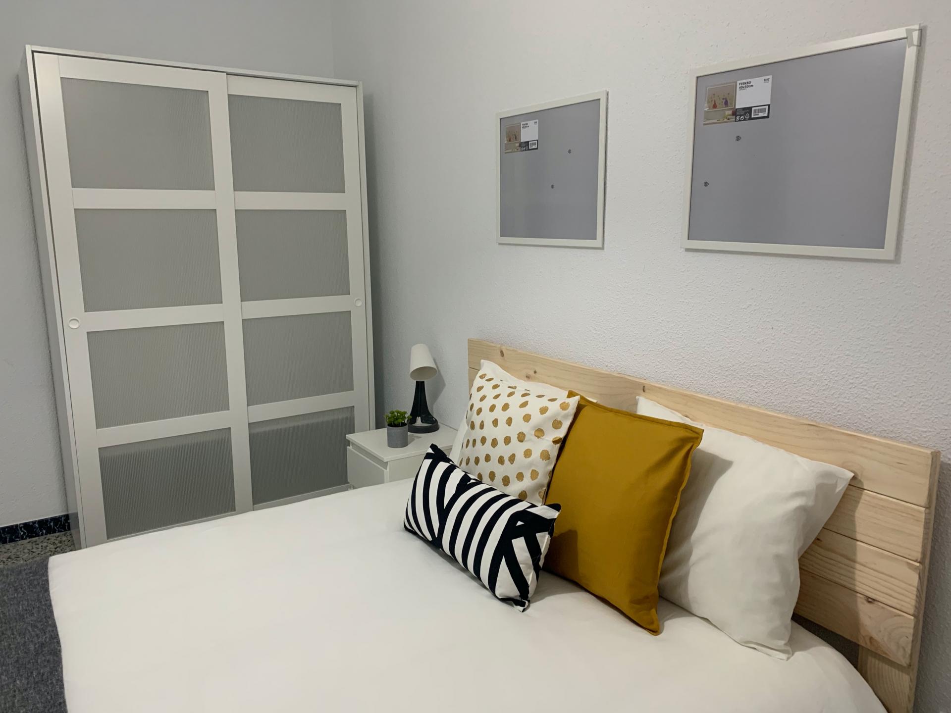 Morant - Double bedroom in a 3-bedroom apartment in Alicante - Bedroom