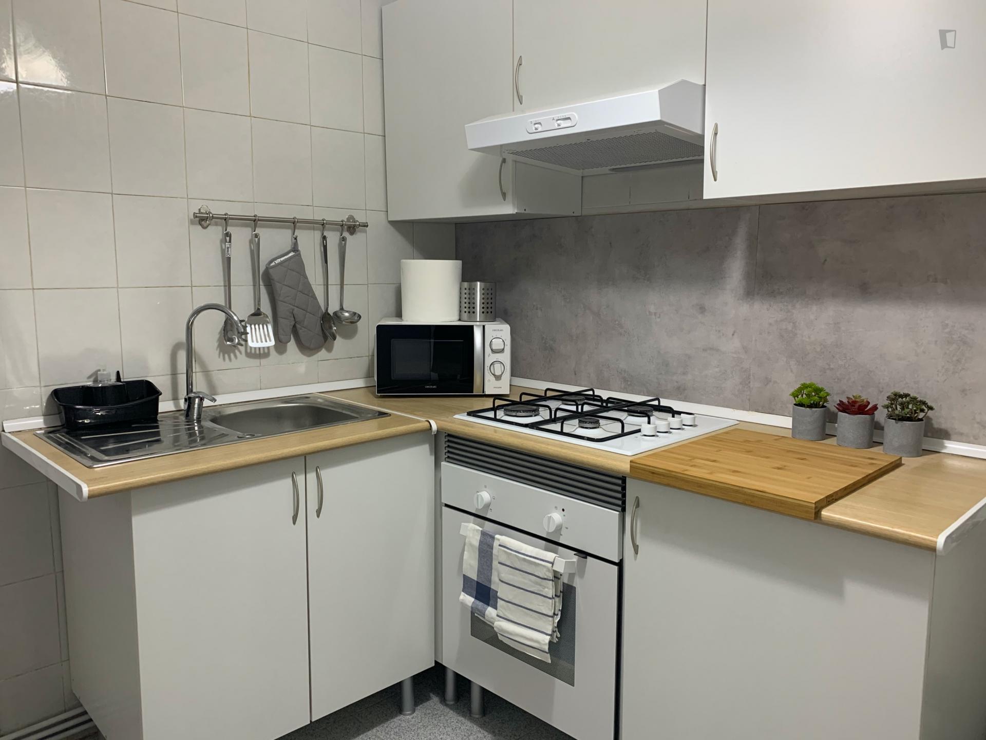 Morant - Double bedroom in a 3-bedroom apartment in Alicante - Kitchen