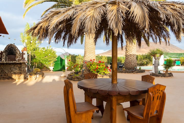 Nare - Luxurious villa on Fuerteventura - Table