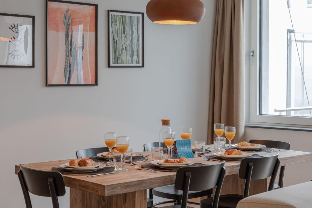 Sint Jans - Exclusive apartment in Brussels for expats - Dining table