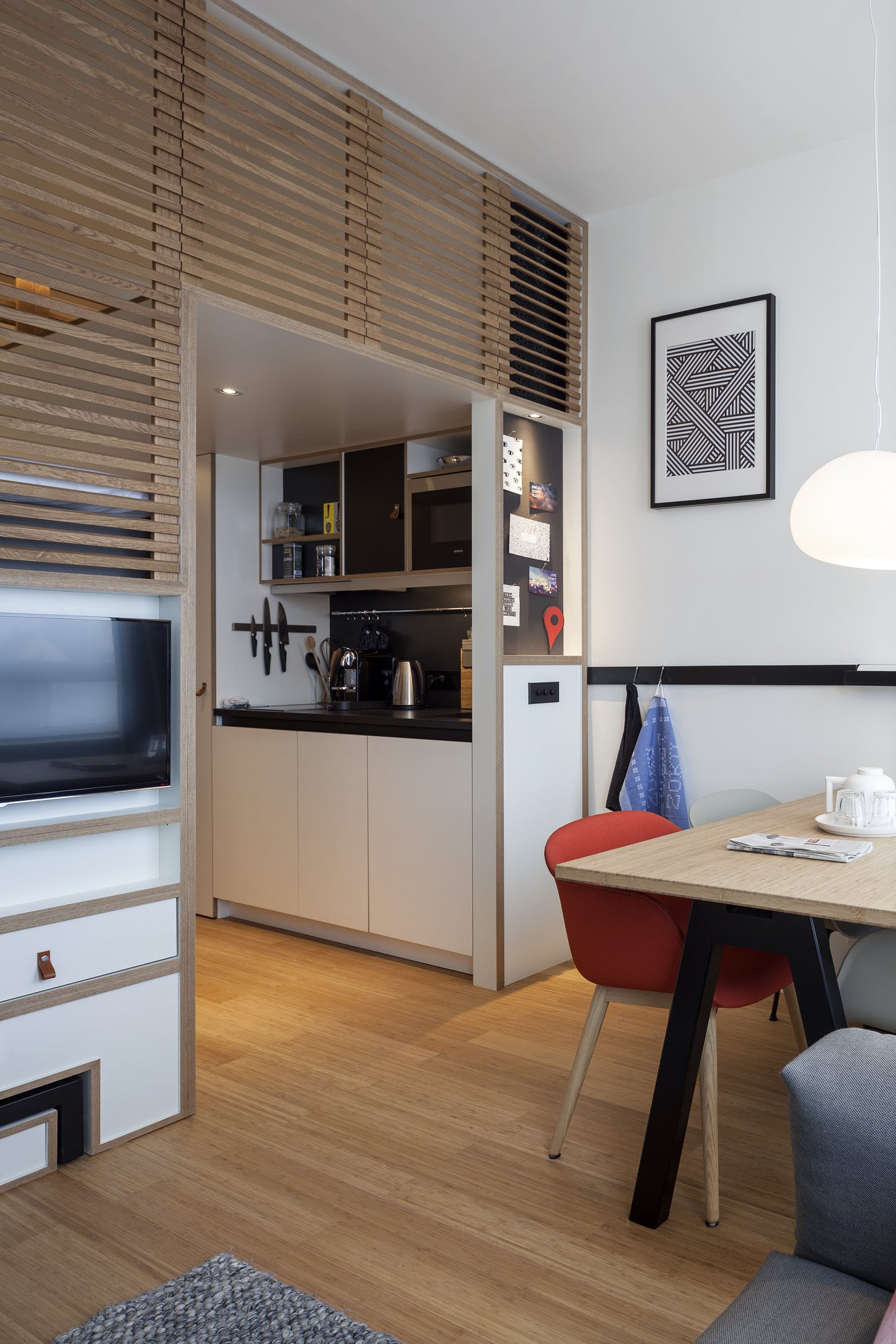 Weesper - Luxury expat studio in Amsterdam - TV