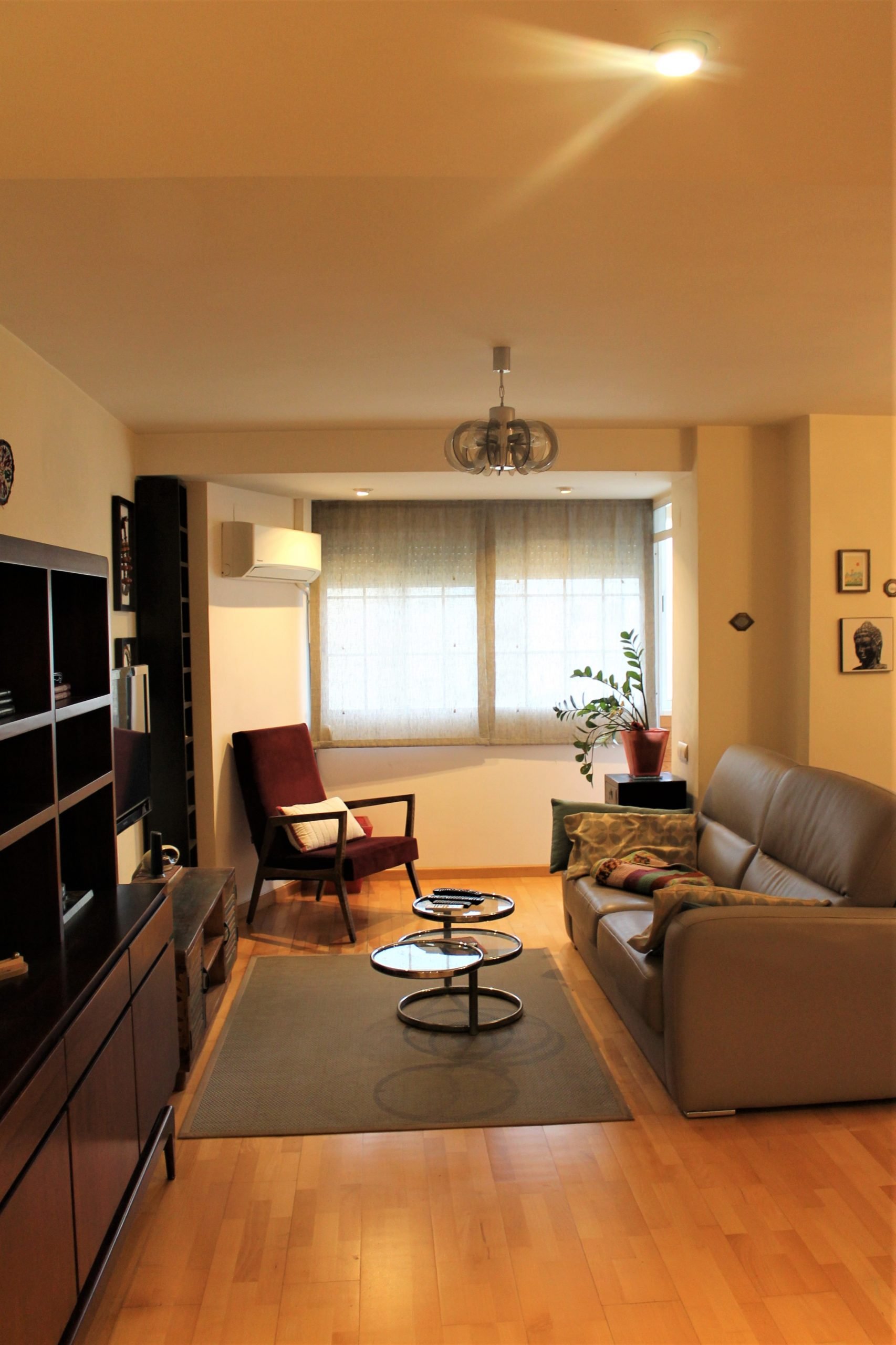 Sueca 38 – Spacious expat apartment in Valencia - Living room