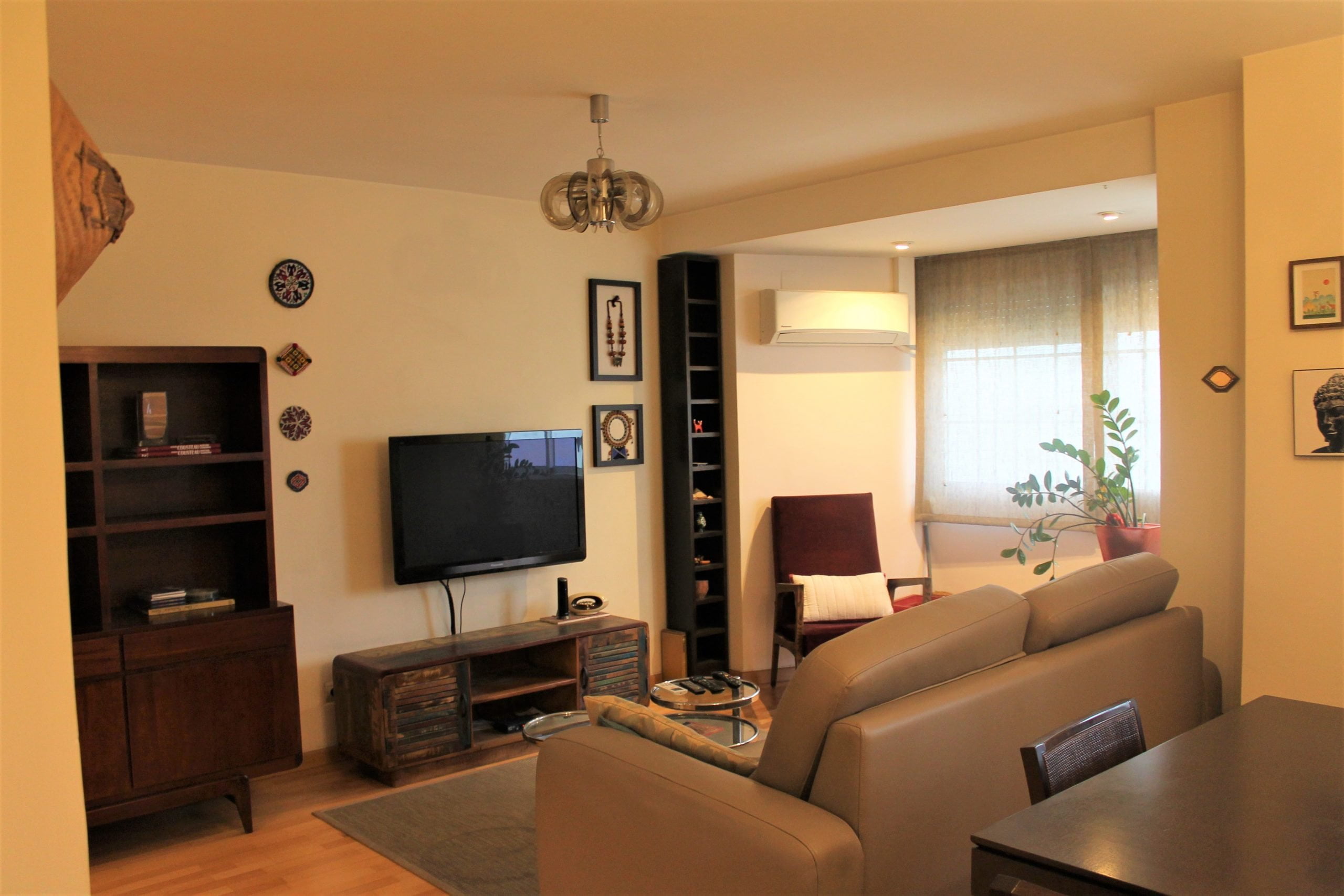 Sueca 38 – Spacious expat apartment in Valencia - Living room