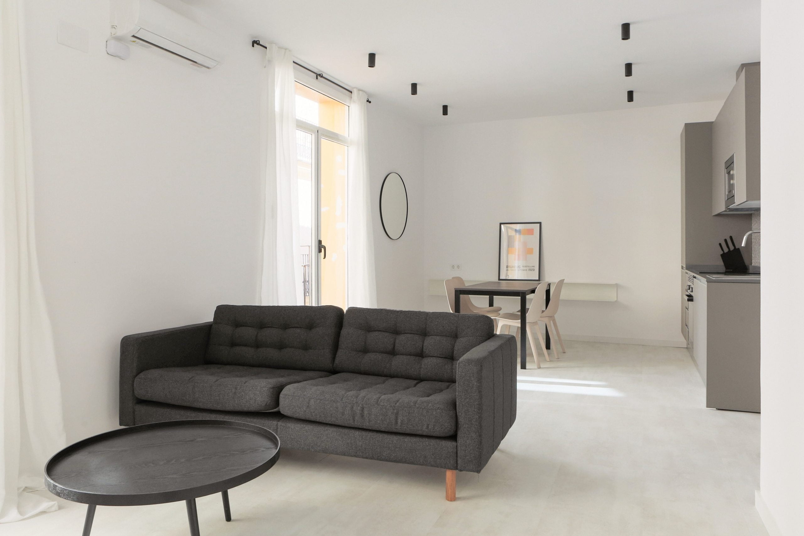 Tossal 3 – Modern expat apartment in Valencia centre - Living room