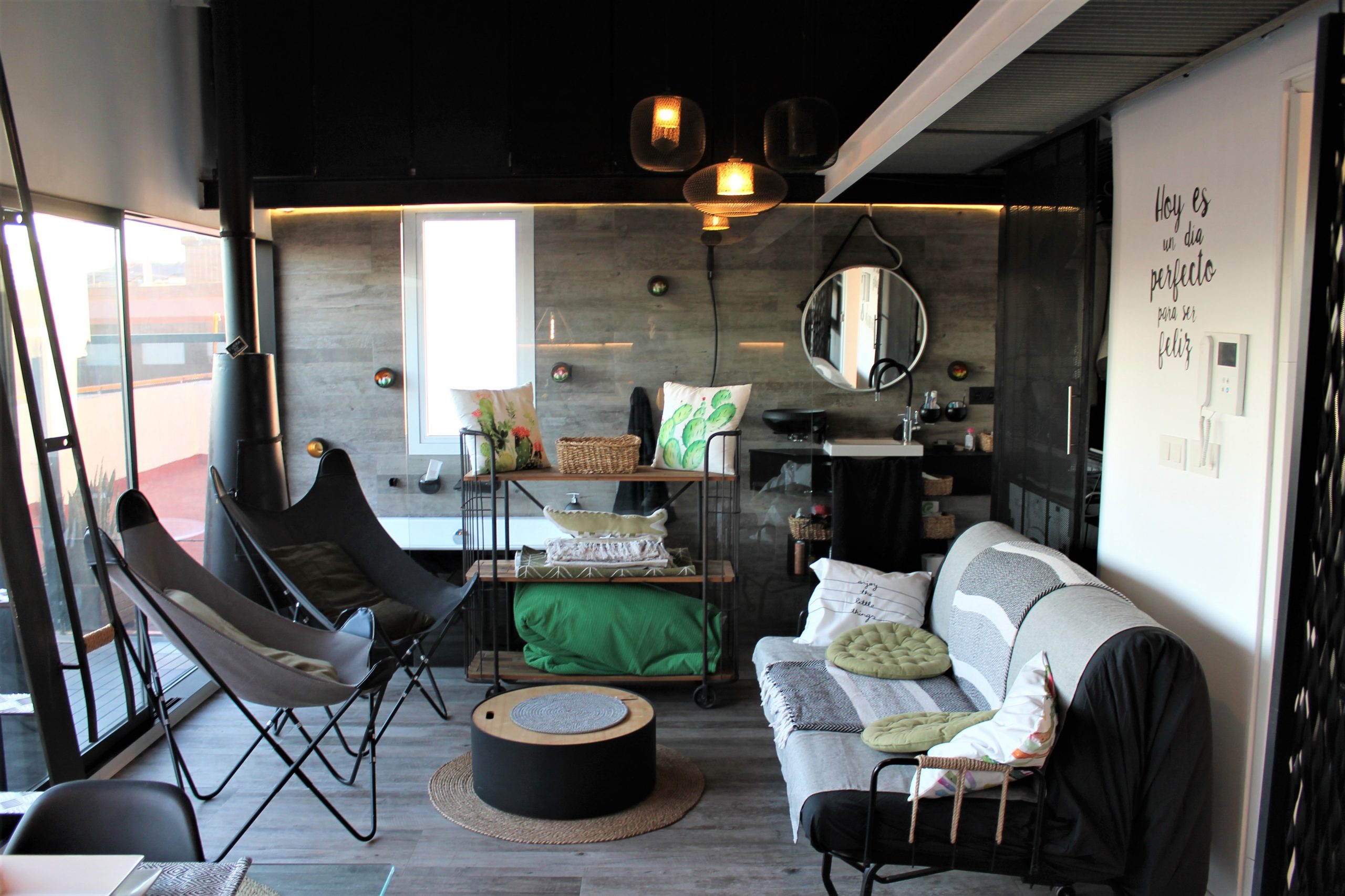 Puerto 107 - Expat loft in Valencia - Living room