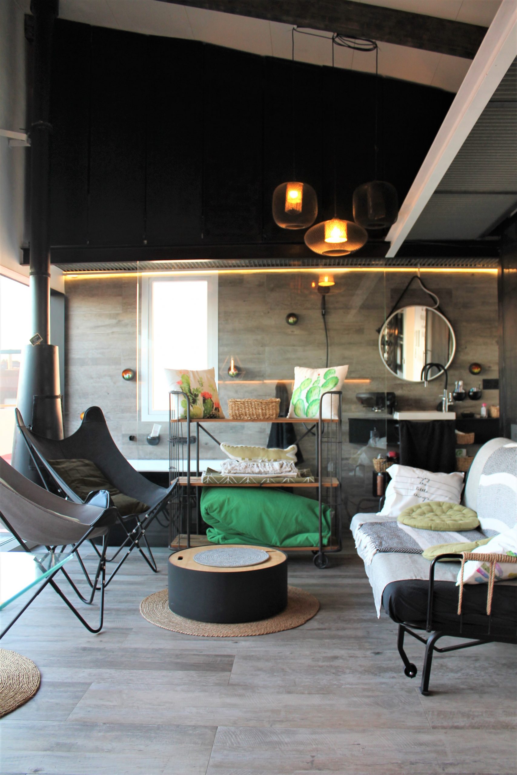 Puerto 107 - Expat loft in Valencia - Living room