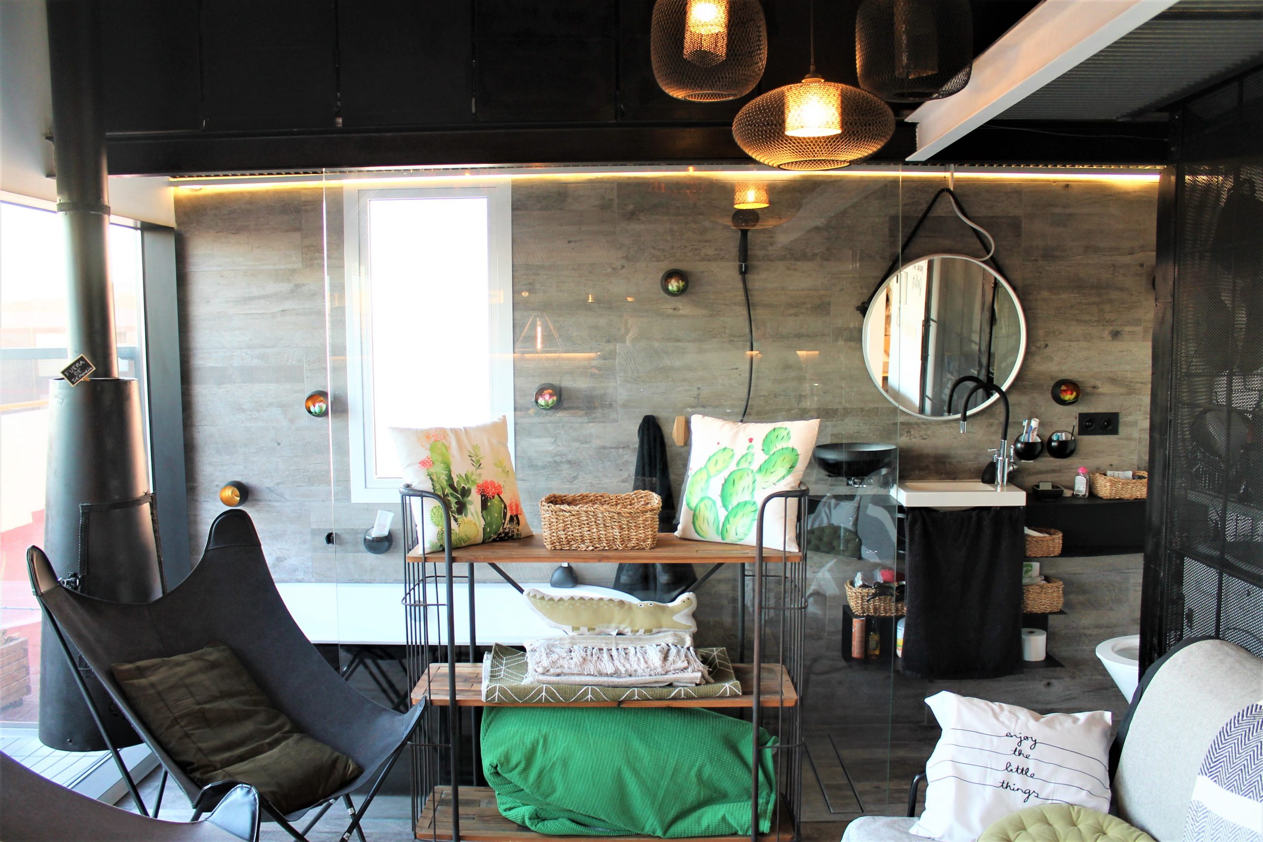 Puerto 107 - Expat loft in Valencia - Living room