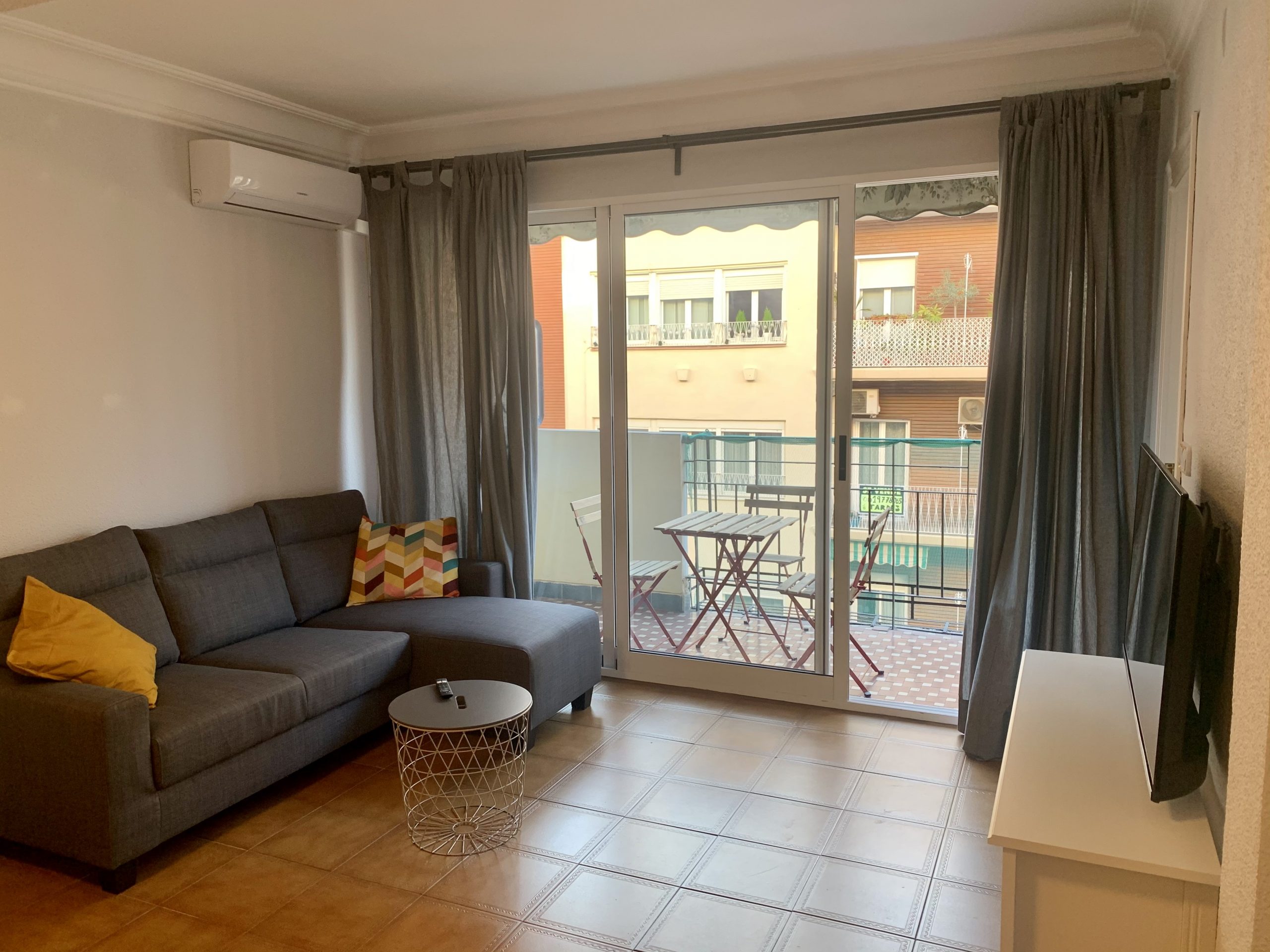 Lluis Oliag - Furnished rental for expats in Valencia - Living room