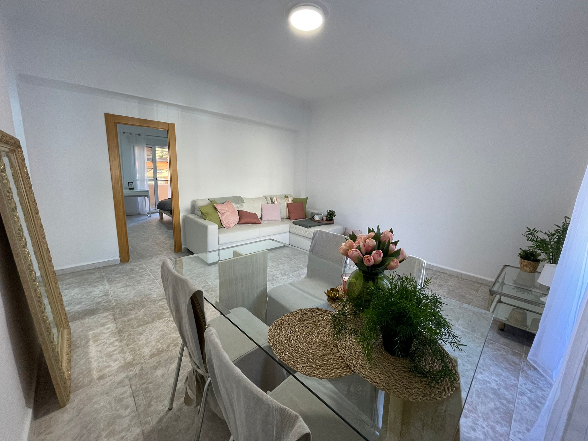 Marino - Large expat apartment in Valencia - Living room