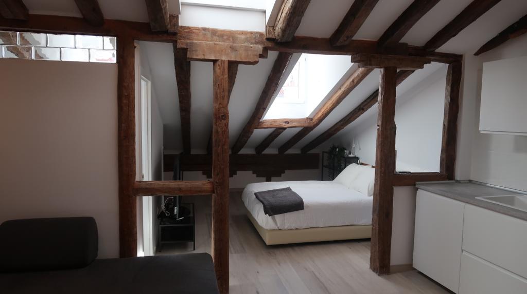 Madera - Luxury studio for rent in Madrid - Bed