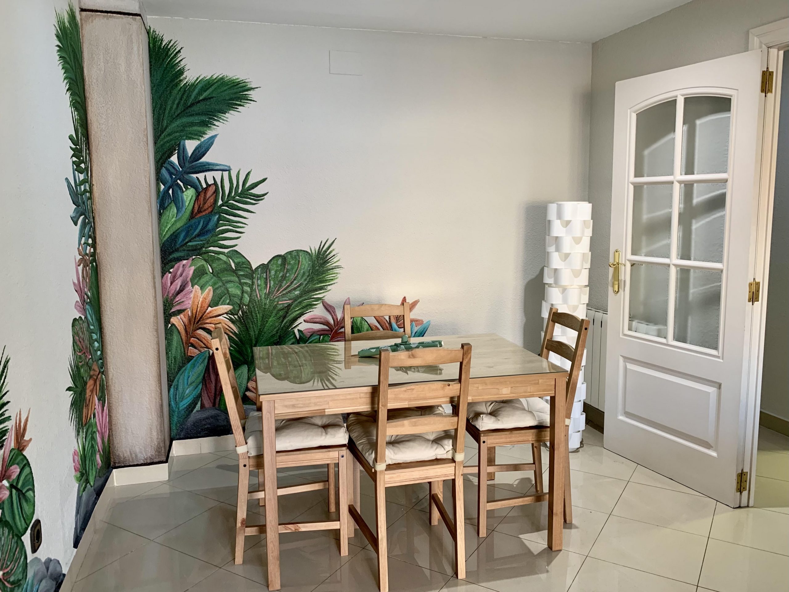 Tendetes - Modern furnished apartment for rent in Valencia - Dinner table