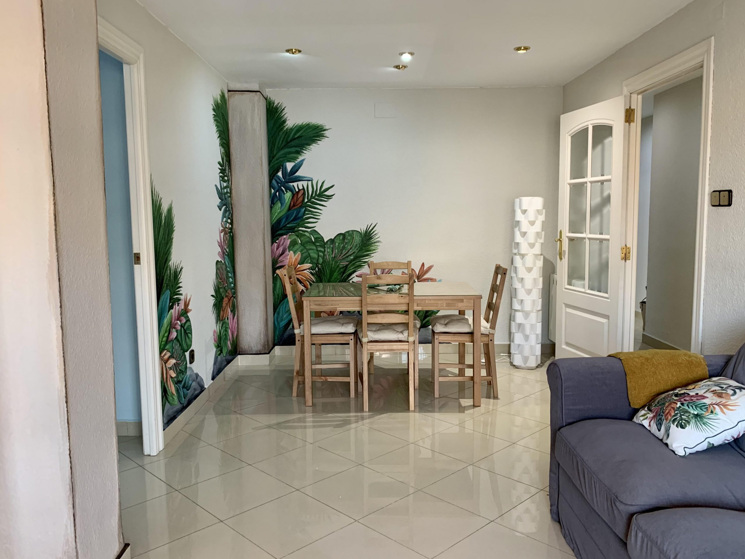 Tendetes - Modern furnished apartment for rent in Valencia - Dinner table