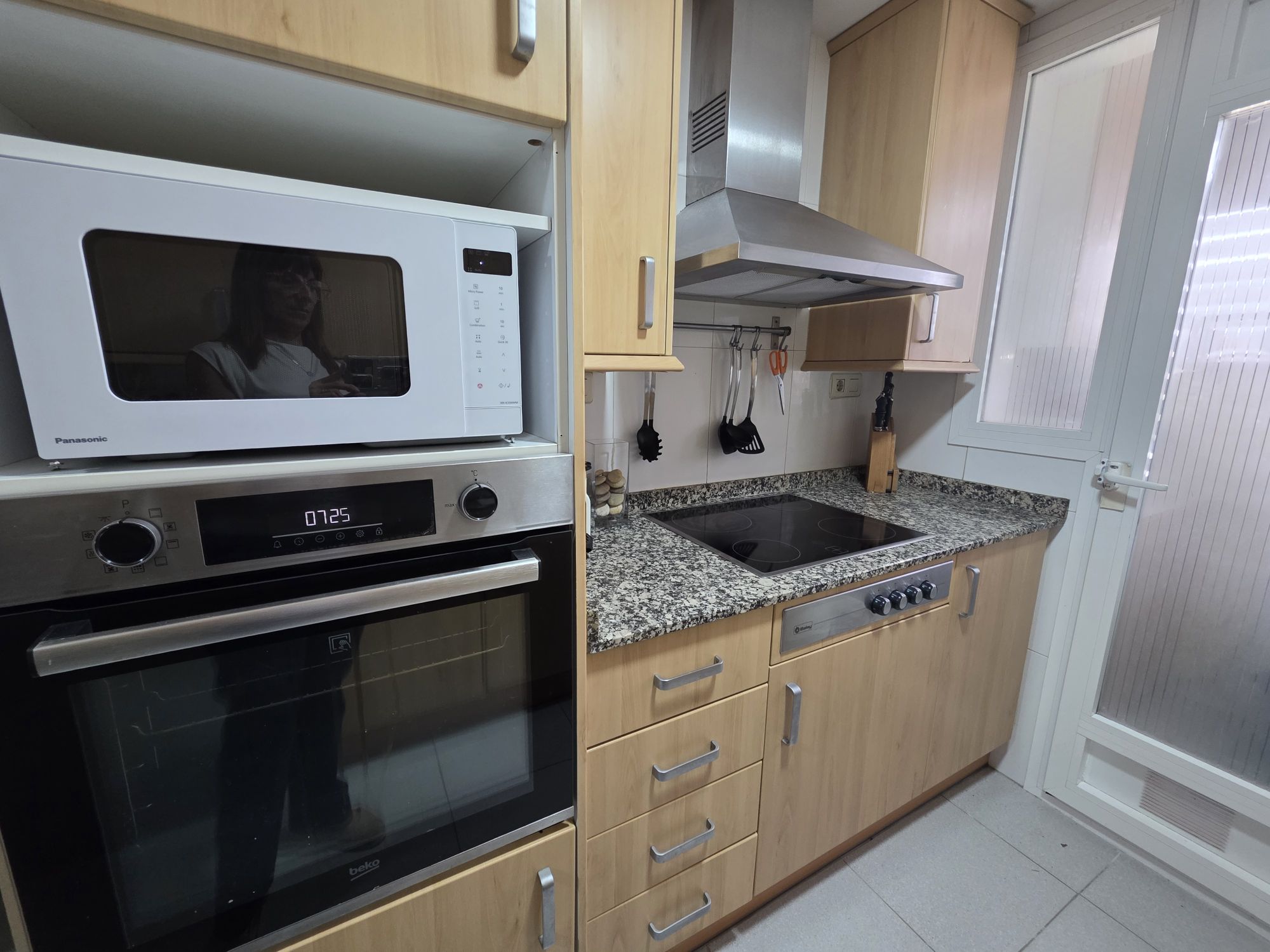 2 COCINA MICROONDAS HORNO .jpg