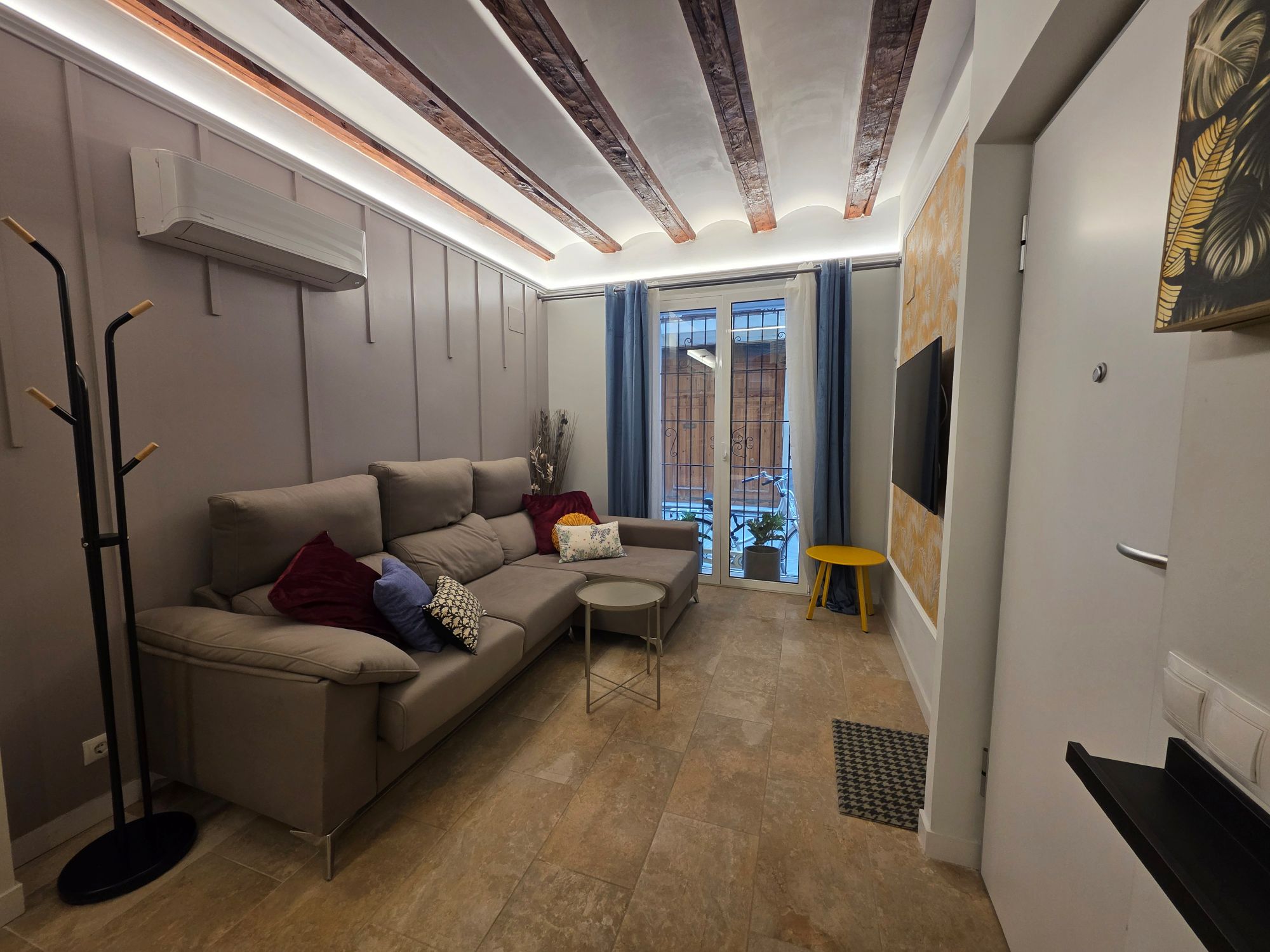 1 livingroom couch.jpg