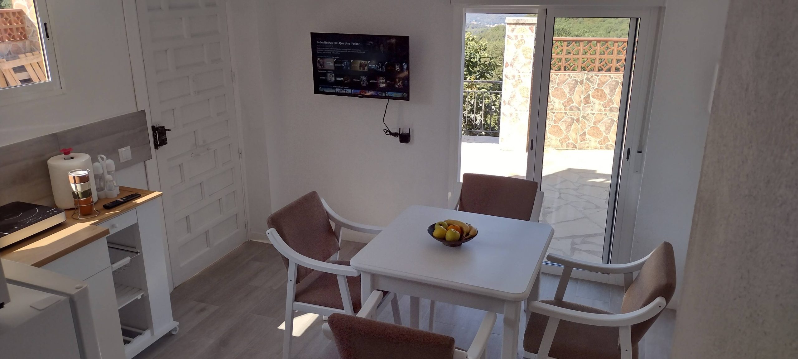 Kitchen in house for rent in can carreres