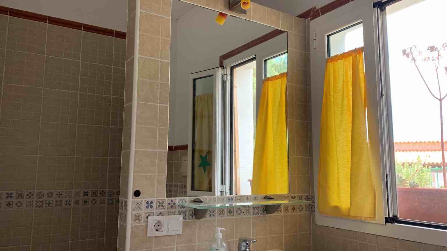 studio for rent in fuerteventura - bathroom