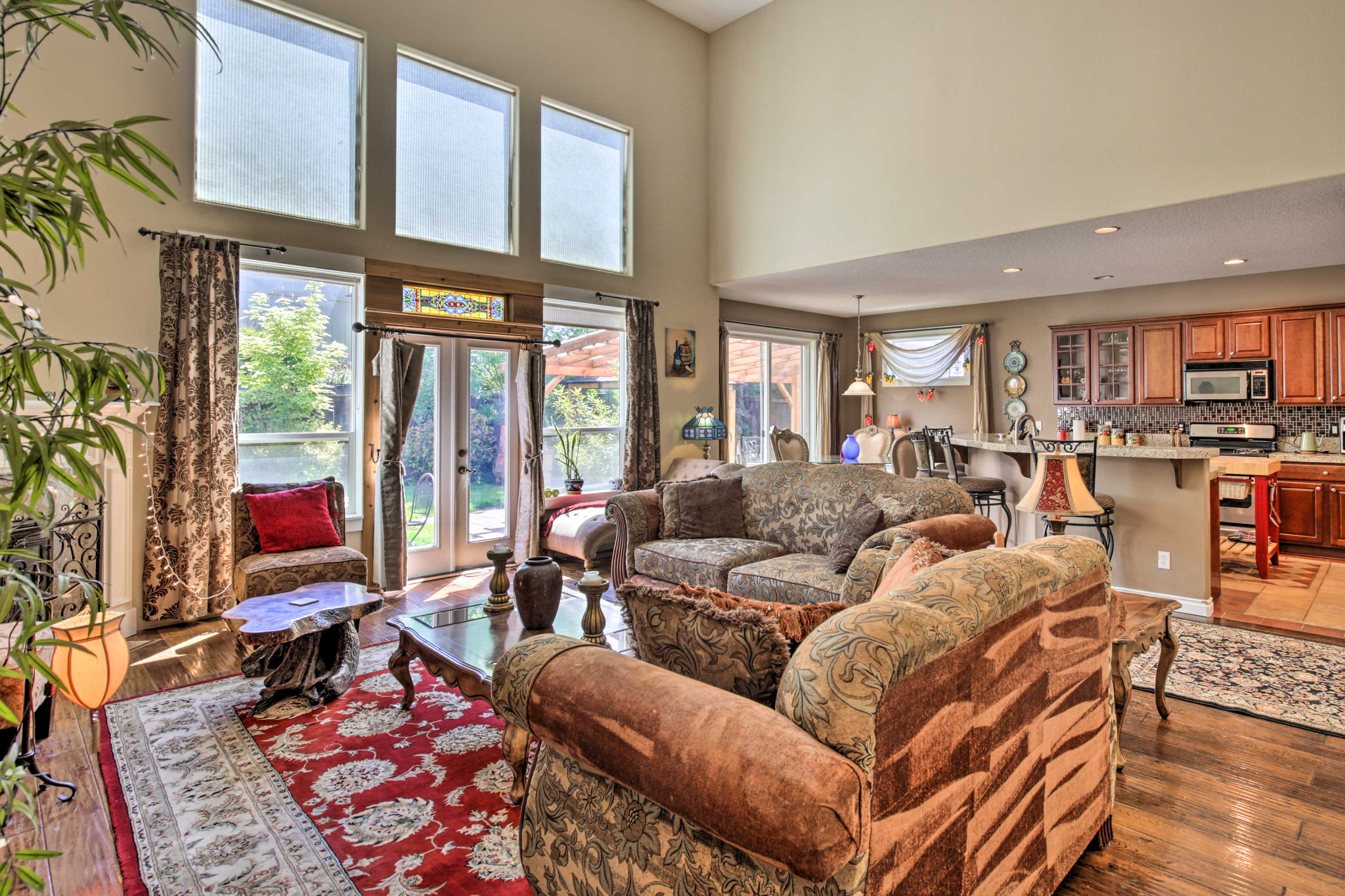 house for rent in Lafayette - livingroom