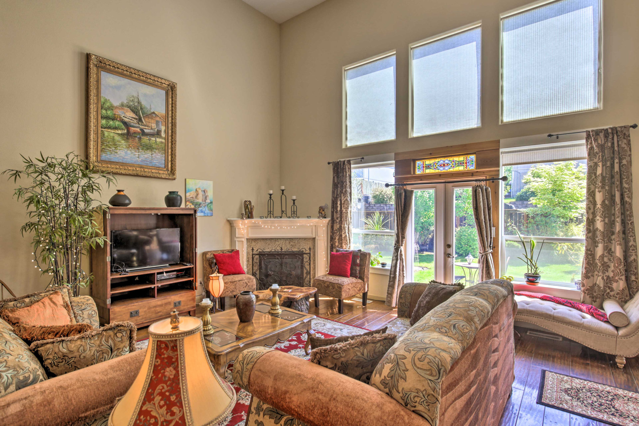 house for rent in Lafayette - livingroom