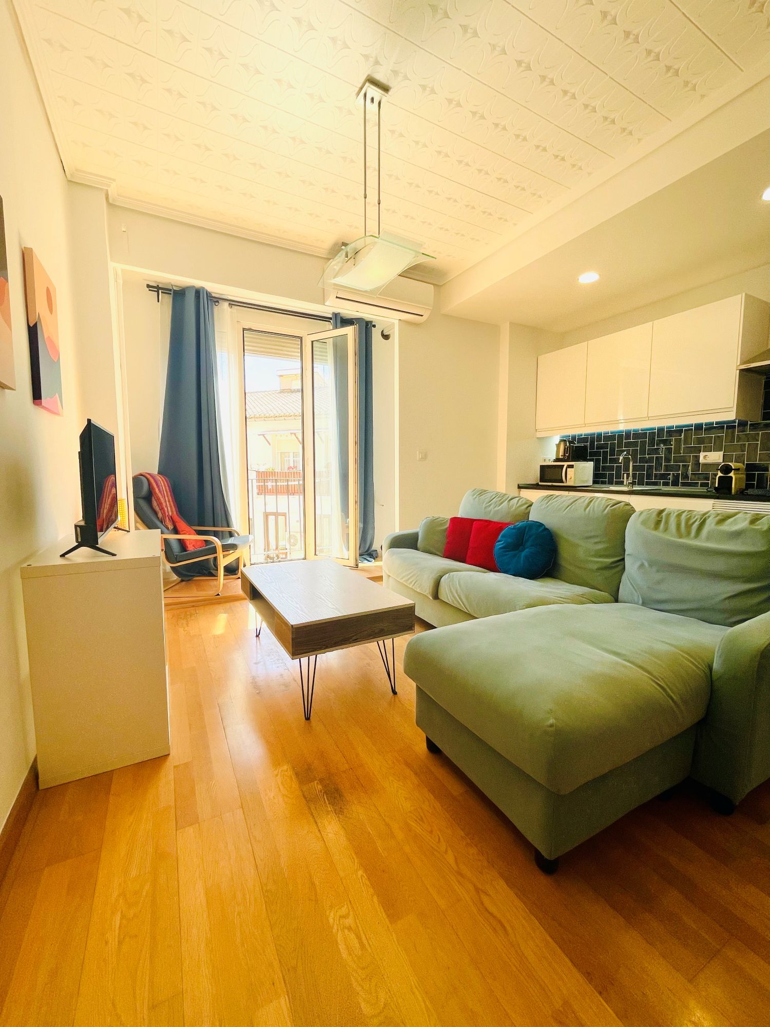 1 livingroom couch.jpg