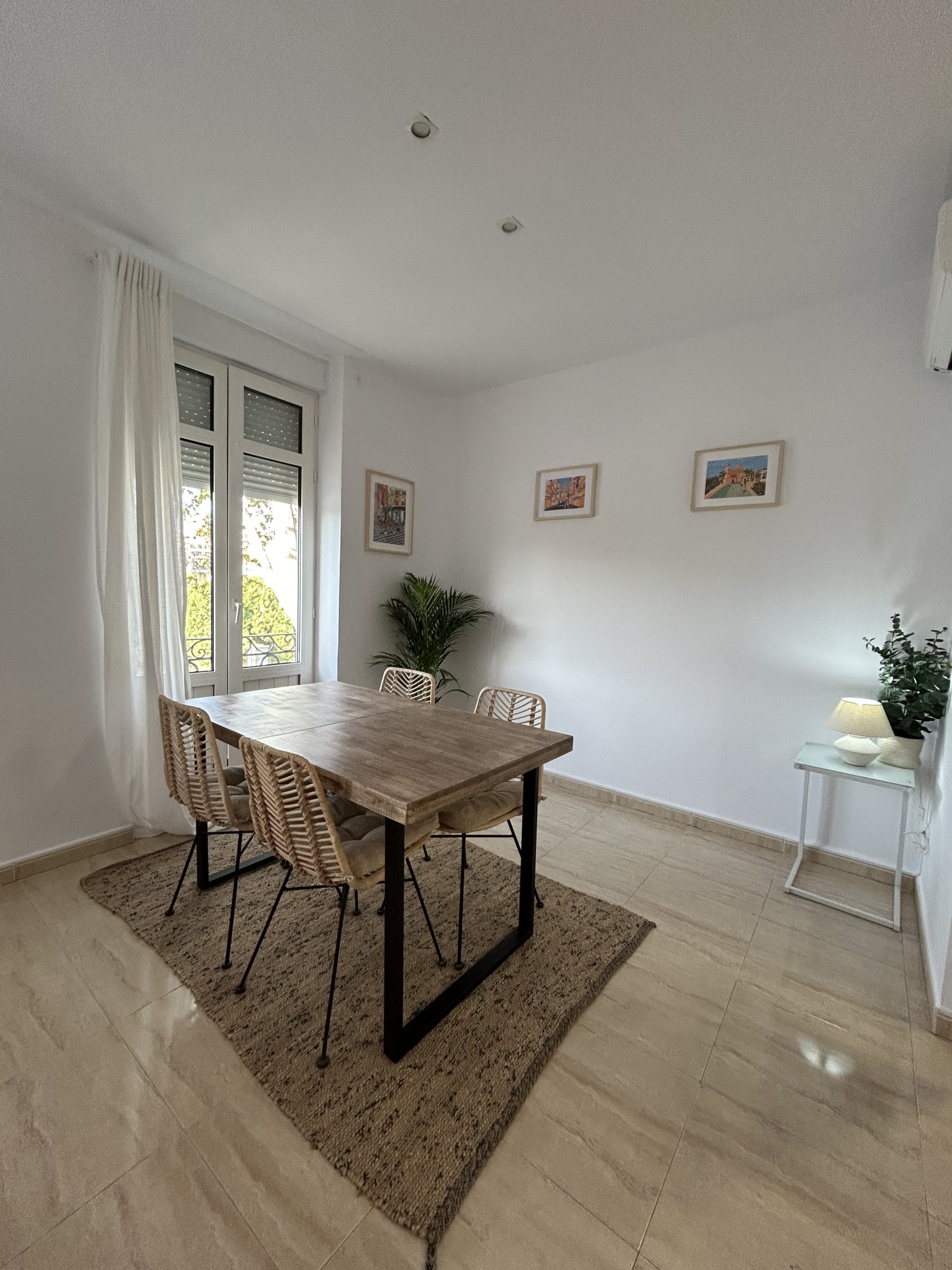 Dining table Guillem 134 - Apartment for rent in Valencia