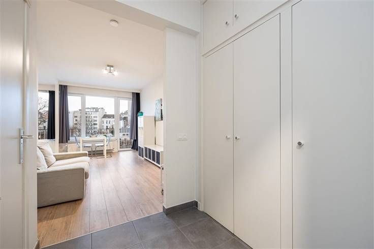 Montebellostraat garderobe  view salon