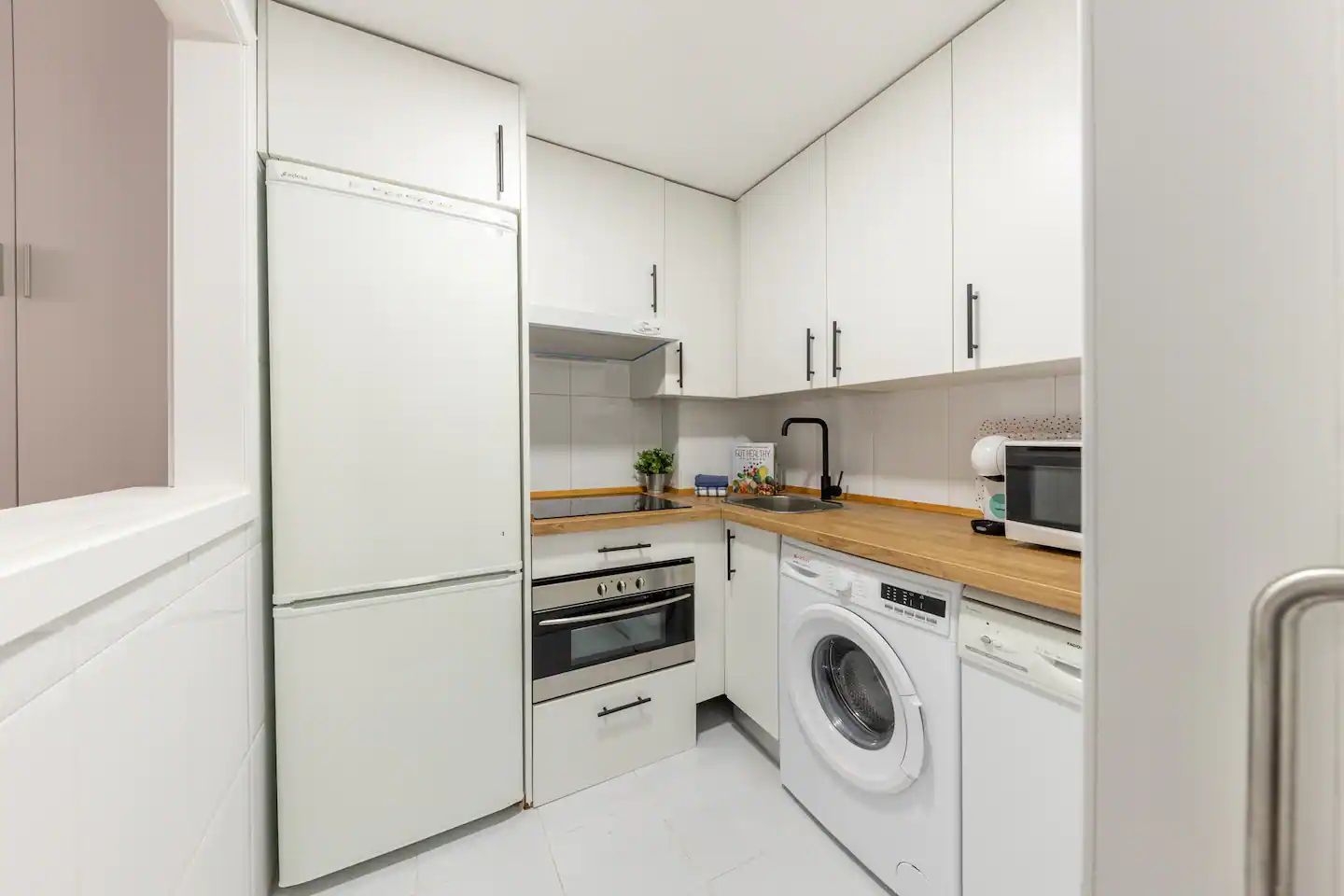 kitchen 1 apartment for rent in madrid samaniego