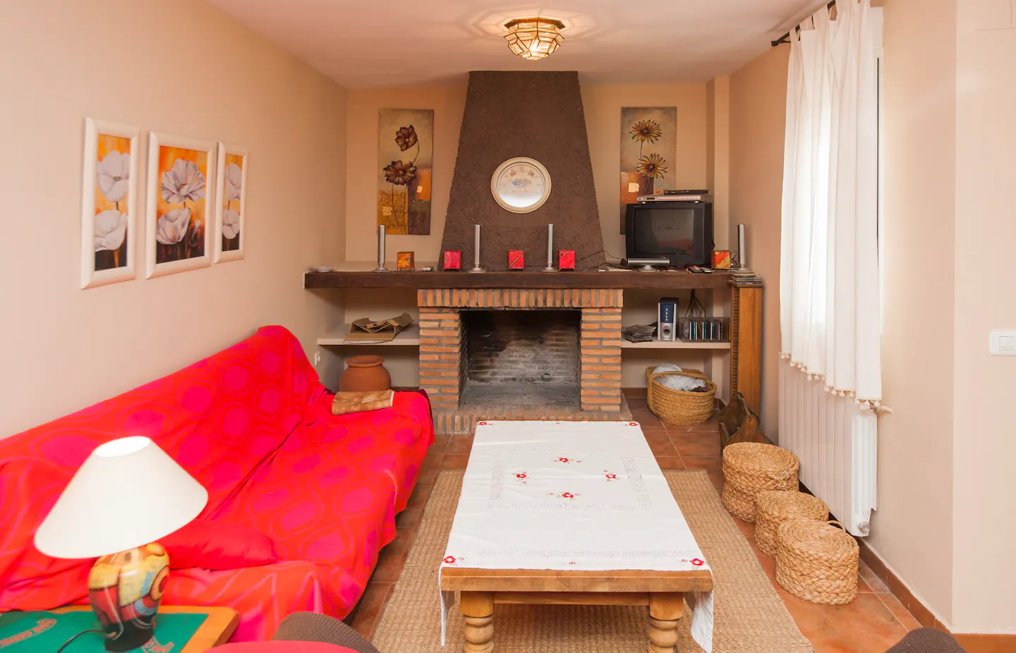 House for rent in Orgaz fire place