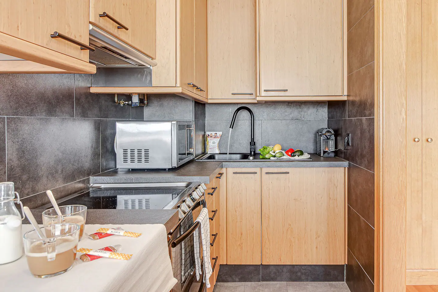 Living room - Amaro 2 - 2 Bedroom apartment for rent in A Coruña 4