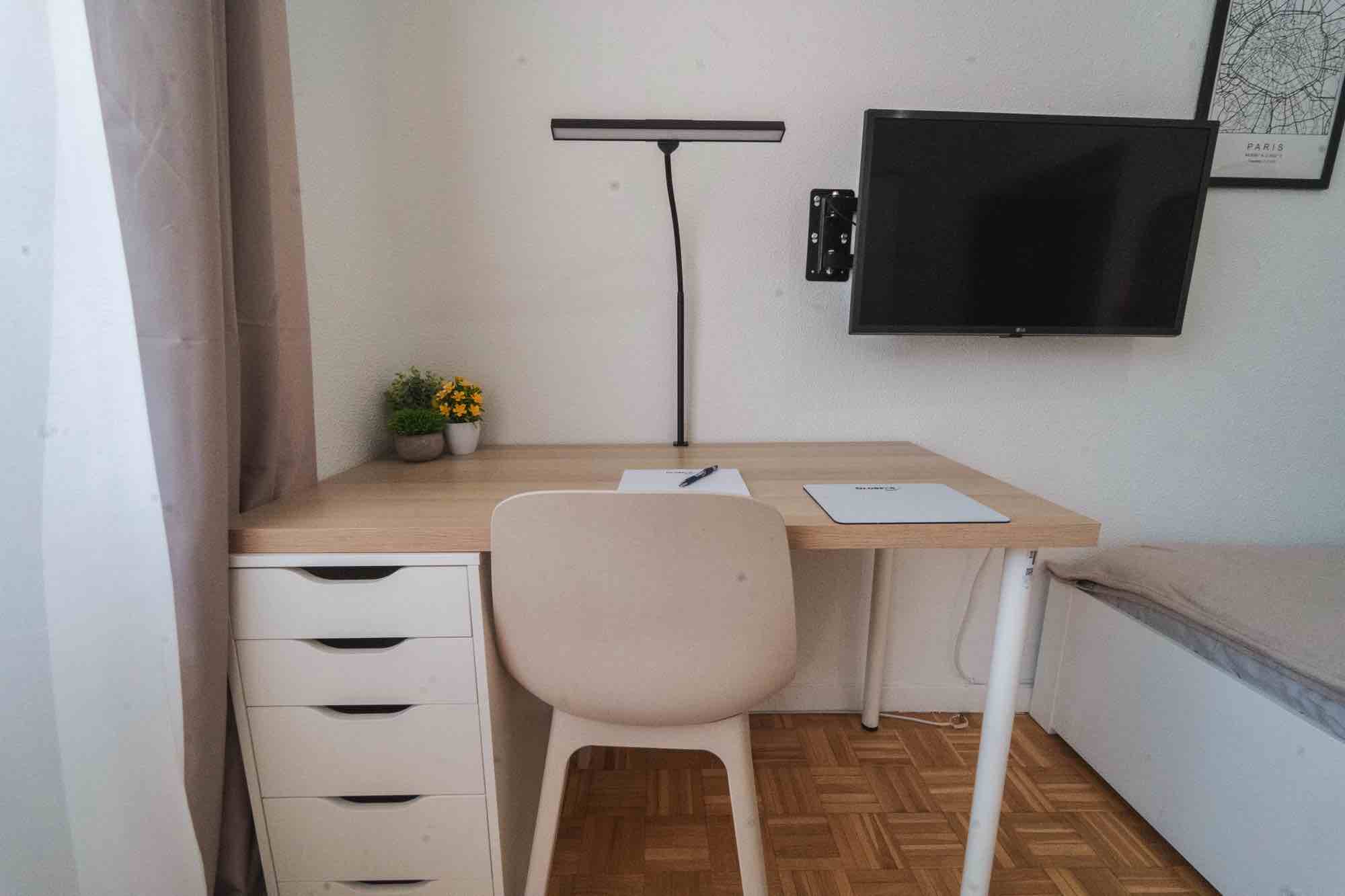 web paris desk horizontal.jpg