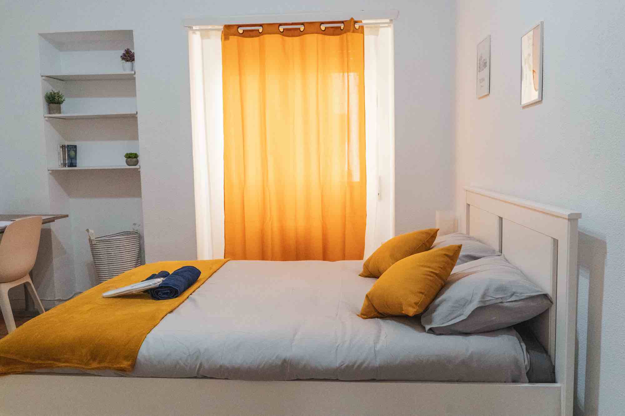 web Rome bed detail.jpg