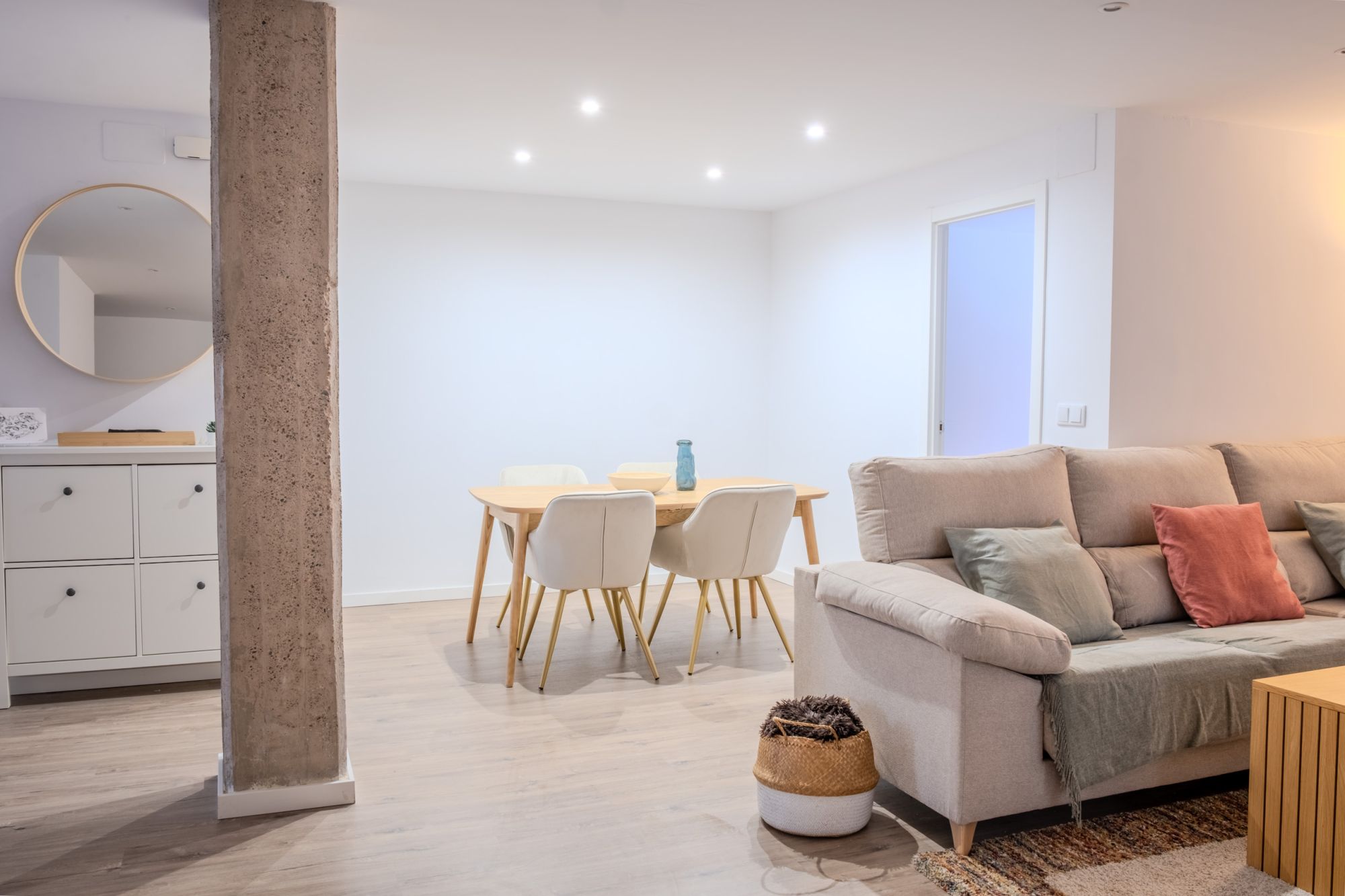 LIVING ZONA COMEDOR LUMINOSA.jpg