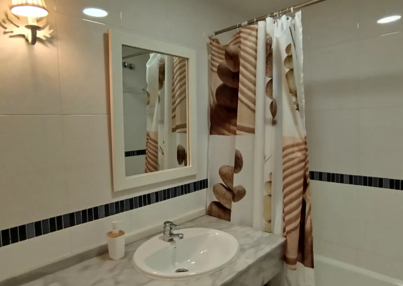 CADIZ CUENCA BAÑO 2.png