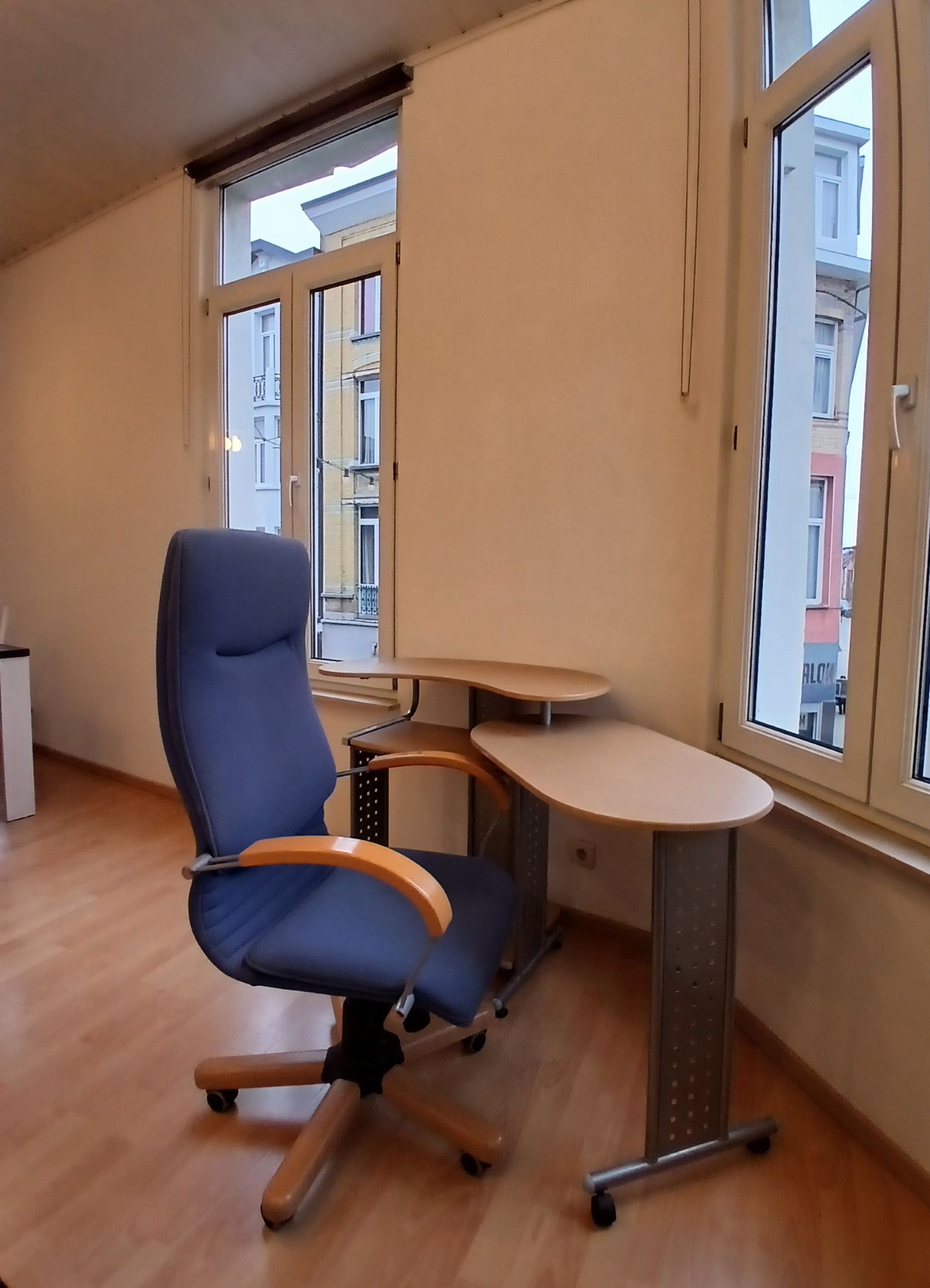 3 DESK LIVING ROOM.jpg