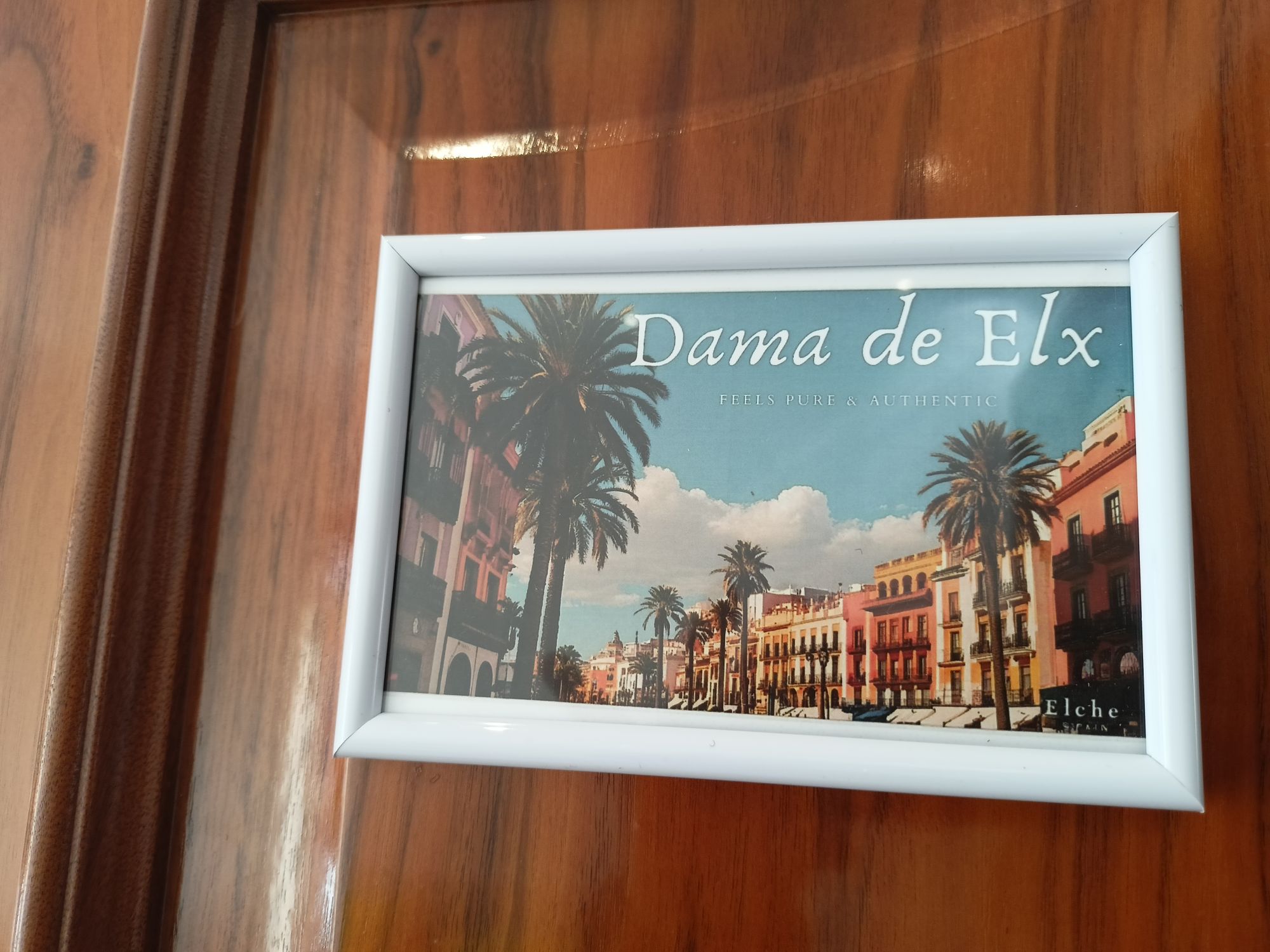 Dama de Elx name door.jpg
