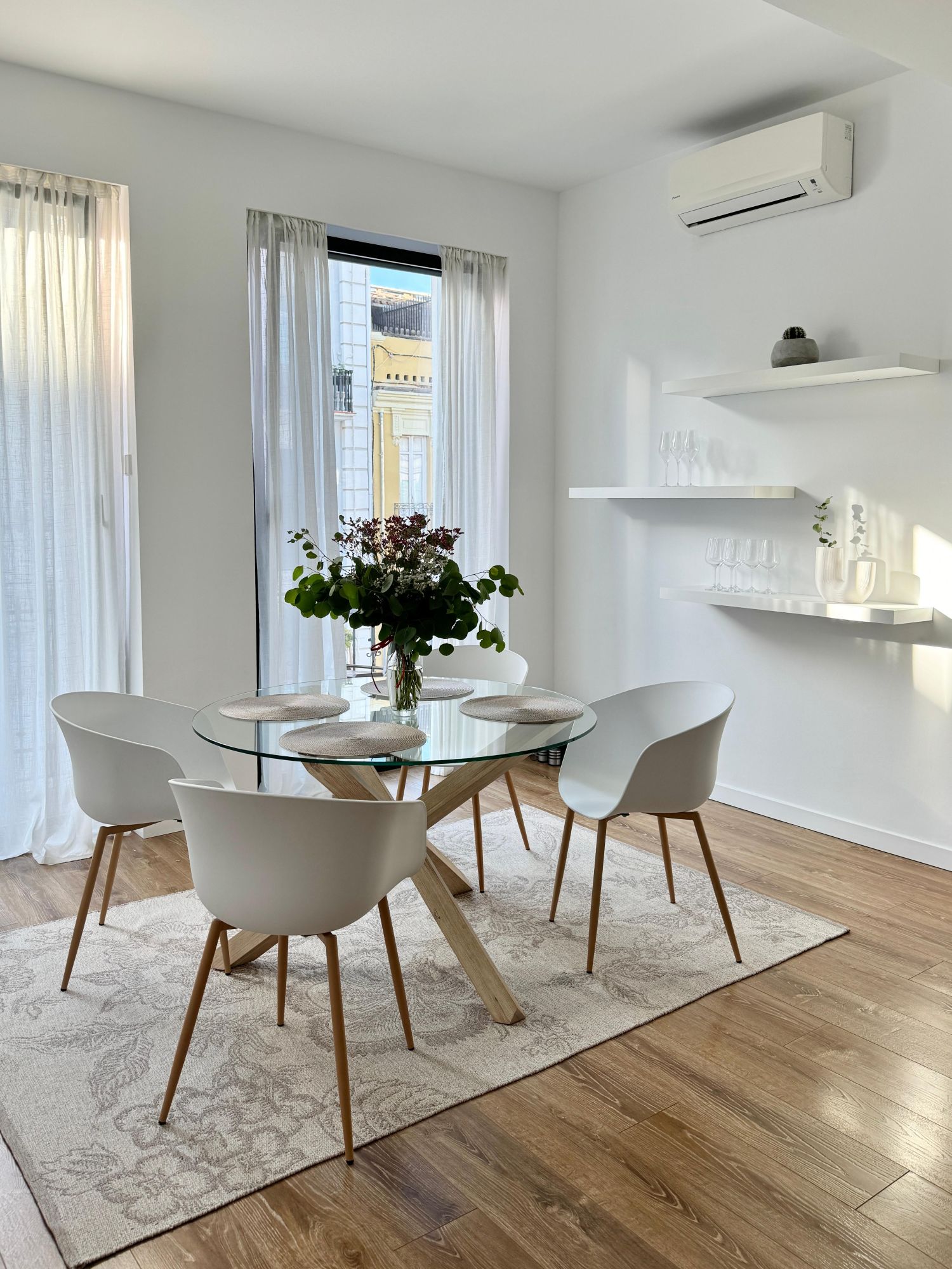 1 DINING AREA TABLE WINDOW.jpg